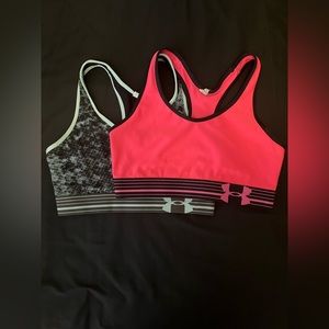 Under armor set of 2 size medium women's sports bras in pink and blue designs